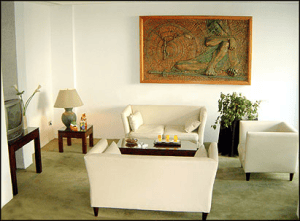 sala-con-respaldo-hacia-la-entrada-mal-feng-shui